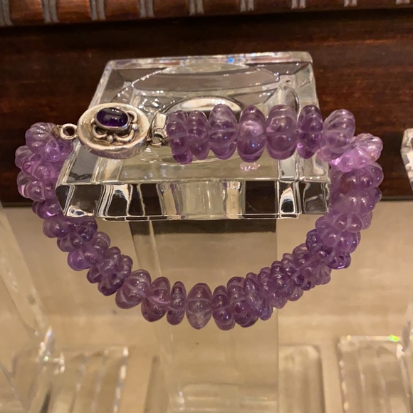 Jewelry - Vintage carved amethyst bracelet w/embellished sterling clasp